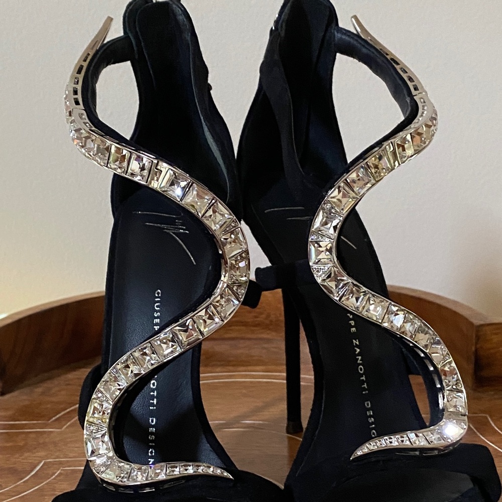 Giuseppe Zanotti Alien Black Crystal Sandal Size US9 / IT39 - Picture 8 of 16